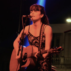 Camila Moreno: “Pusieron en un paquete a todos los que tocamos guitarra de palo”