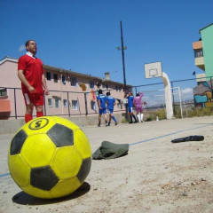 Teatro La Peste llega a Tarapacá para presentar obra “Todo es Cancha”